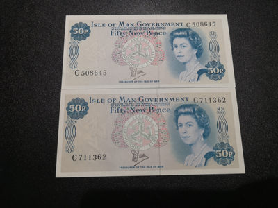 《外钞收藏家》第一百三十五期 - 马恩岛50分 两张一起 全新 但四个角有压痕 应该是册子里拆出来的