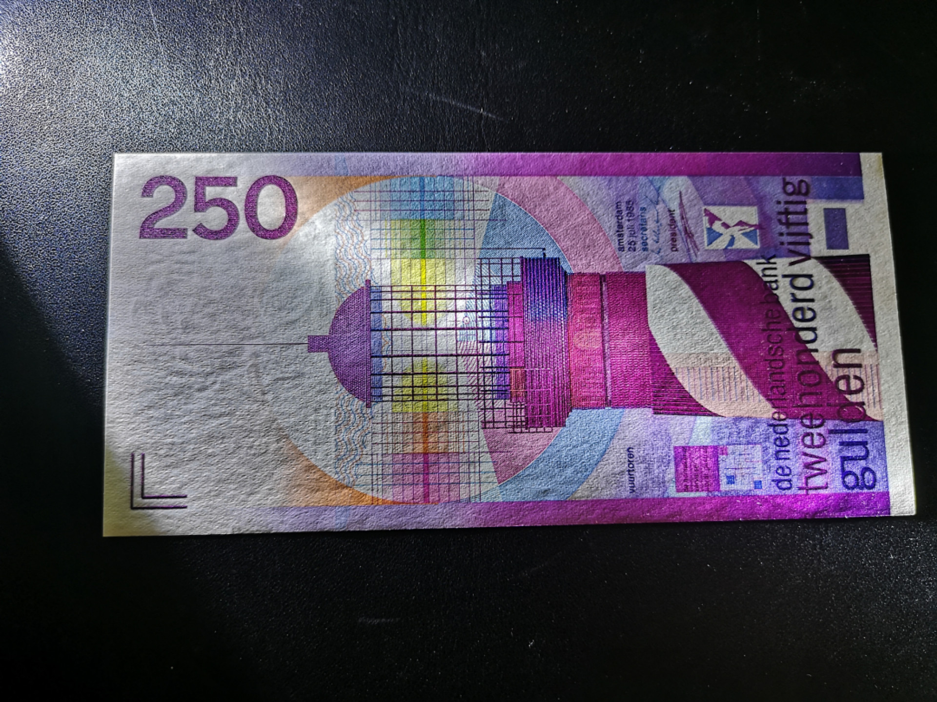 《外钞收藏家》第一百三十五期 荷兰250盾 灯塔 全新UNC 品相好 无瑕疵