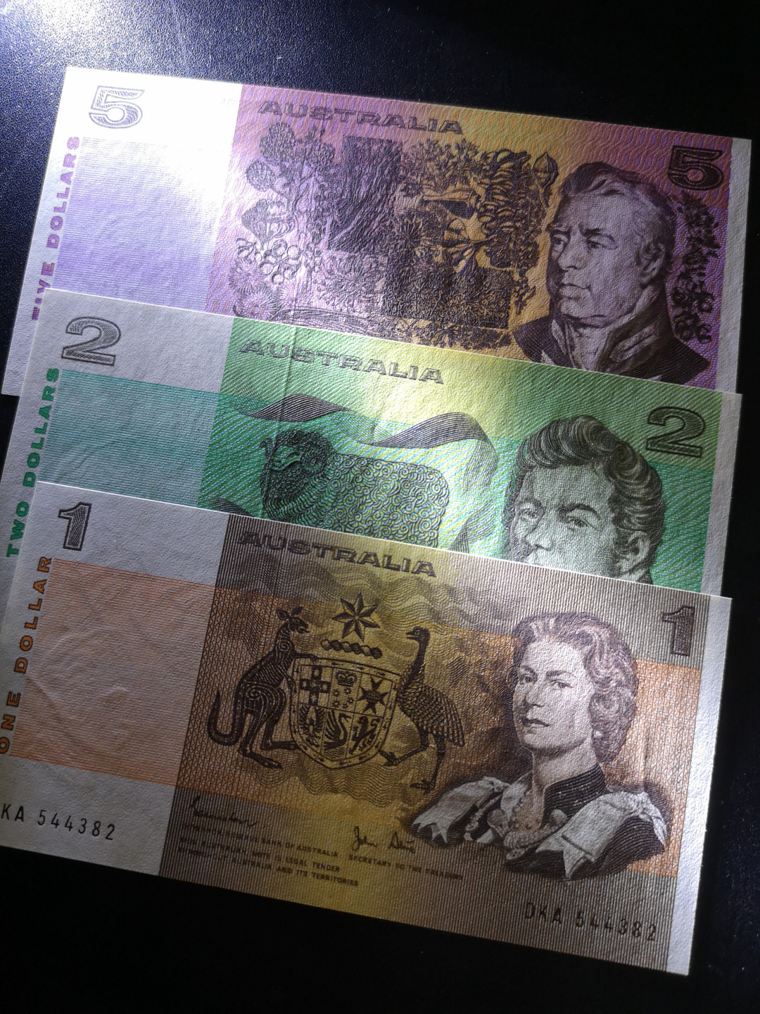 《外钞收藏家》第一百三十五期 澳大利亚1、2、5三张面额 全新UNC