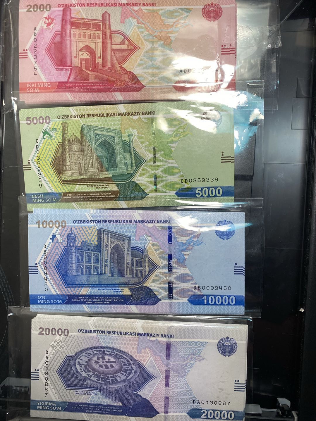 2021年乌兹别克斯坦2000+5000+10000+20000索姆四张套