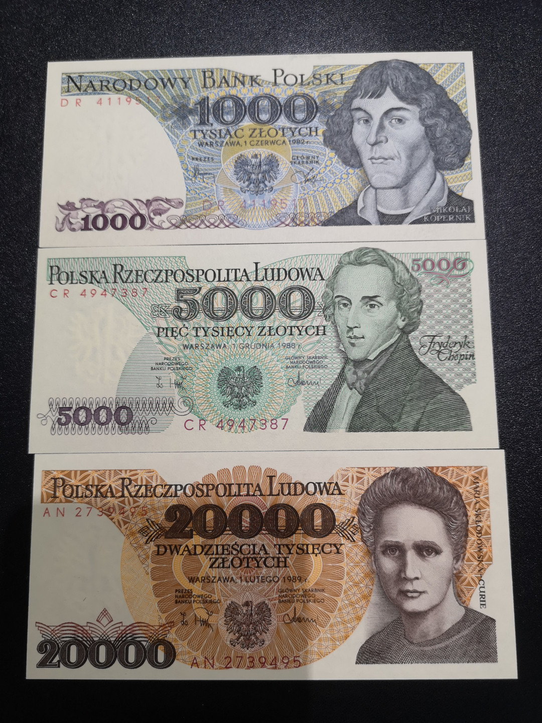 《外钞收藏家》第一百三十五期 波兰1000、5000、2万 哥白尼，肖邦，居里夫人 三张一起 全新UNC 