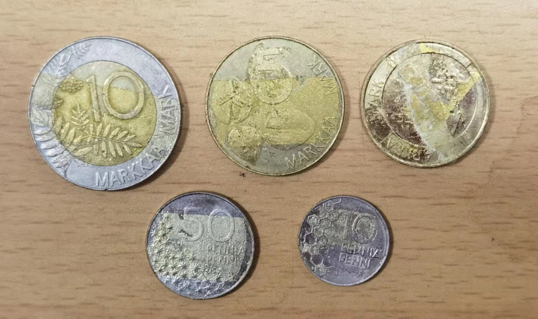 北京马甸外国币微拍第六十一期，非贵金属外国流通币，纪念币专场，陆续上新欢迎关注 芬兰，塑胶粘过