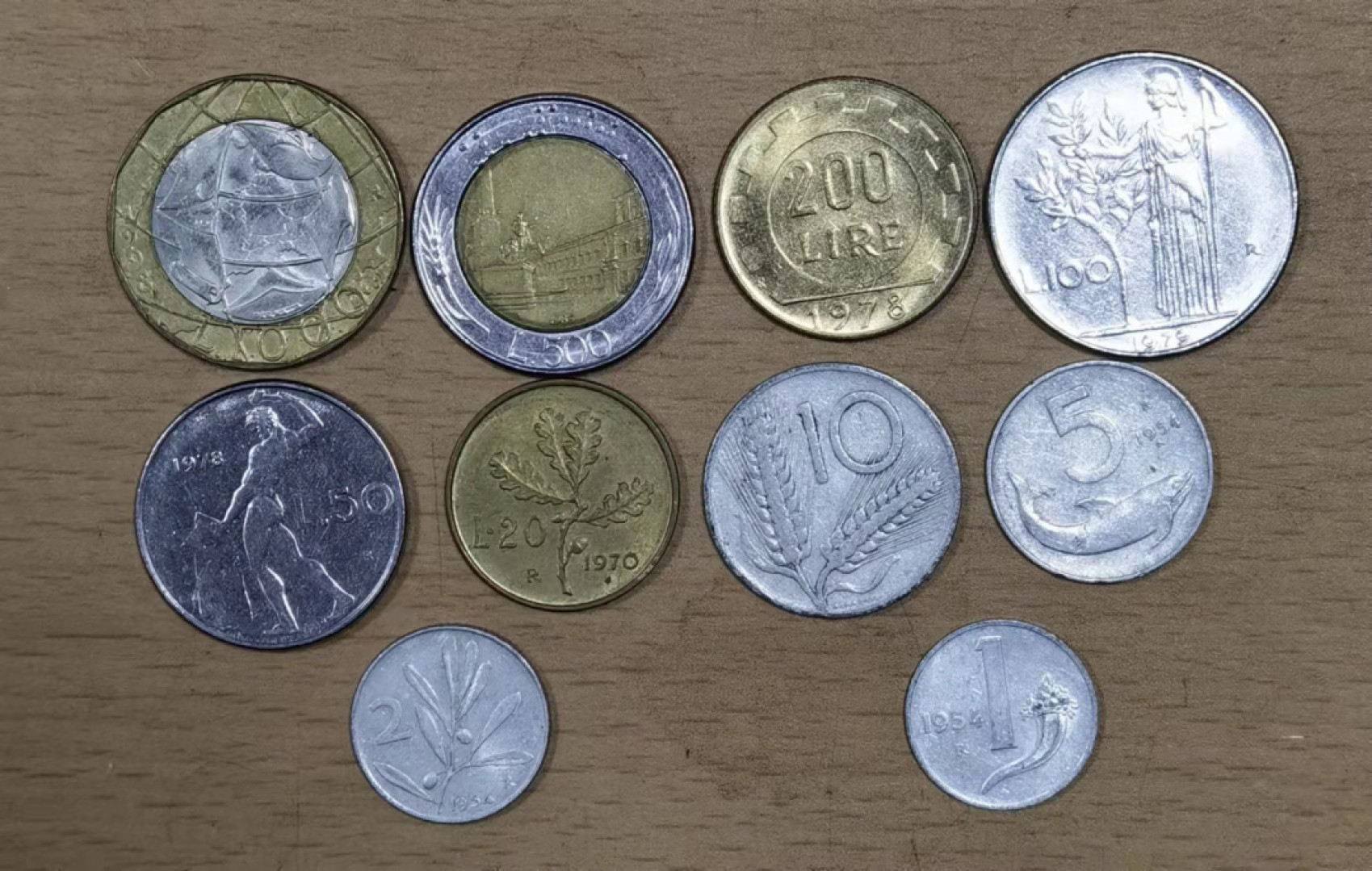 北京马甸外国币微拍第六十一期，非贵金属外国流通币，纪念币专场，陆续上新欢迎关注 意大利大全套