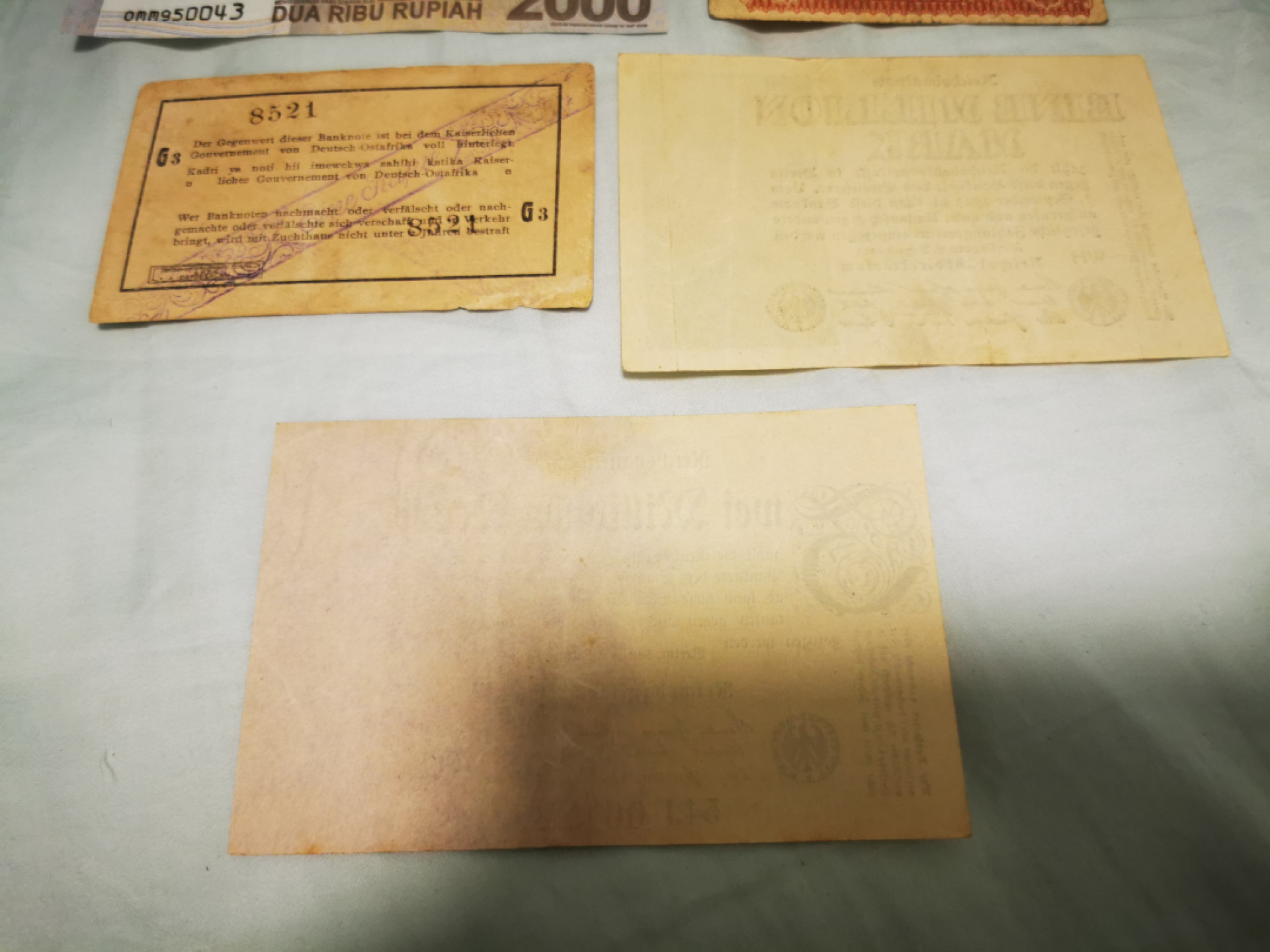 【鲸贝乐淘★自动结拍★叁拍包邮】千字文·第“矫手顿足，悦豫且康”号拍卖 【外币5张】德国老钞4张，马来西亚一张，流通品种如图