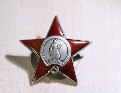 大猫徽章第171期 - 红星勋章2⃣️ 台版 珐琅两处修 背杆有锯
