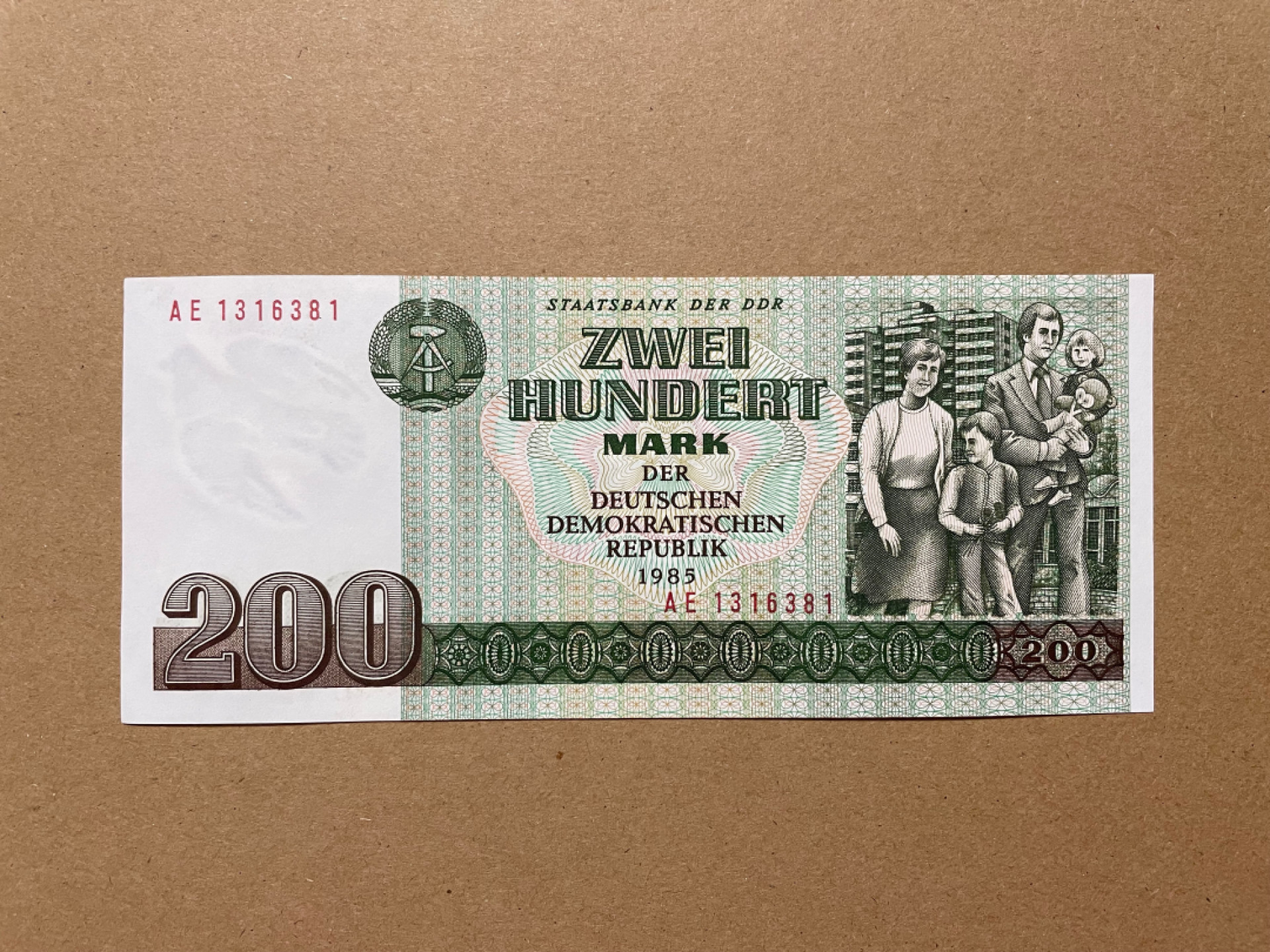 《张总收藏》38期—世界精品 东德200马克 UNC 1985年
