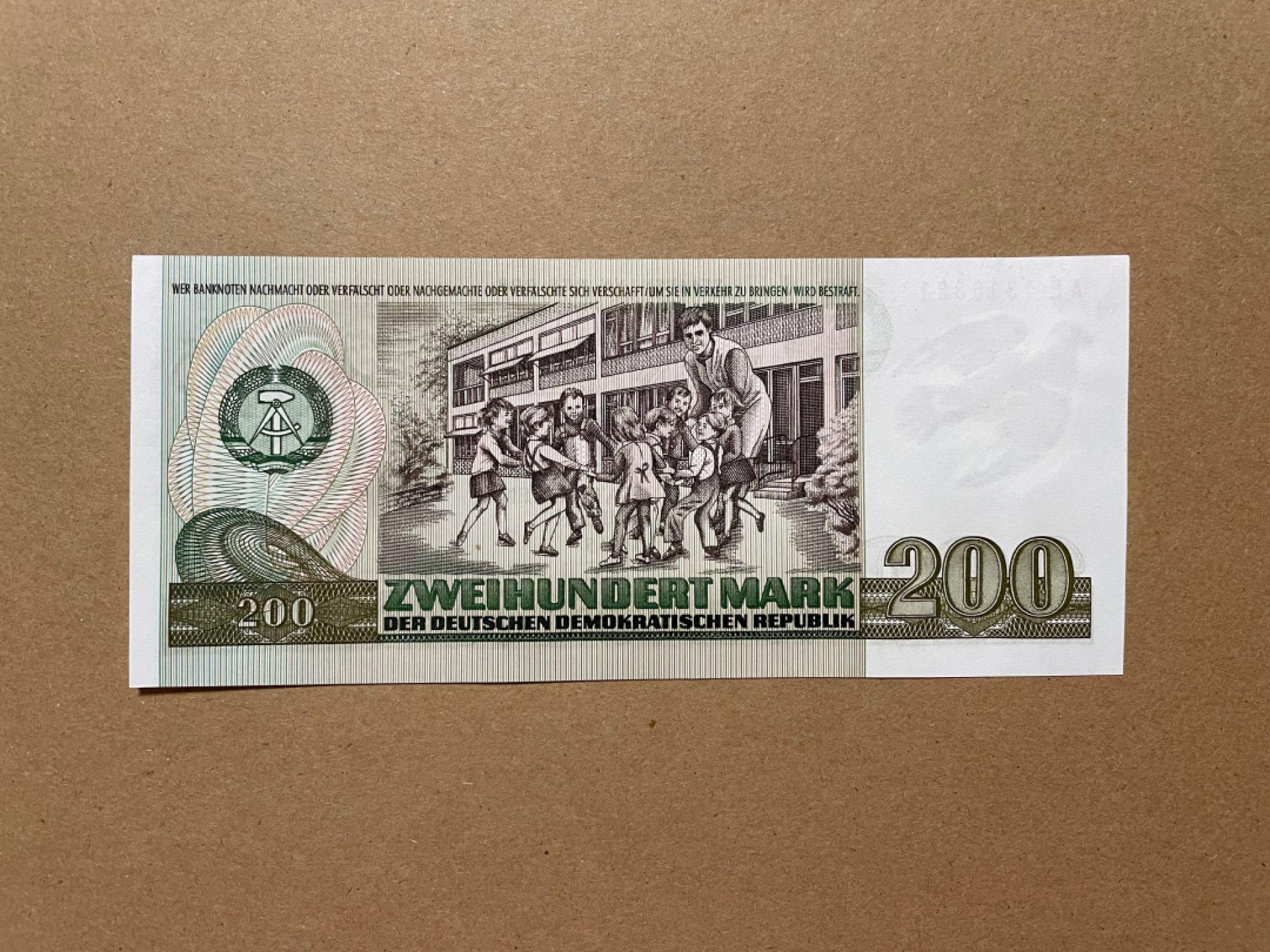 《张总收藏》38期—世界精品 东德200马克 UNC 1985年