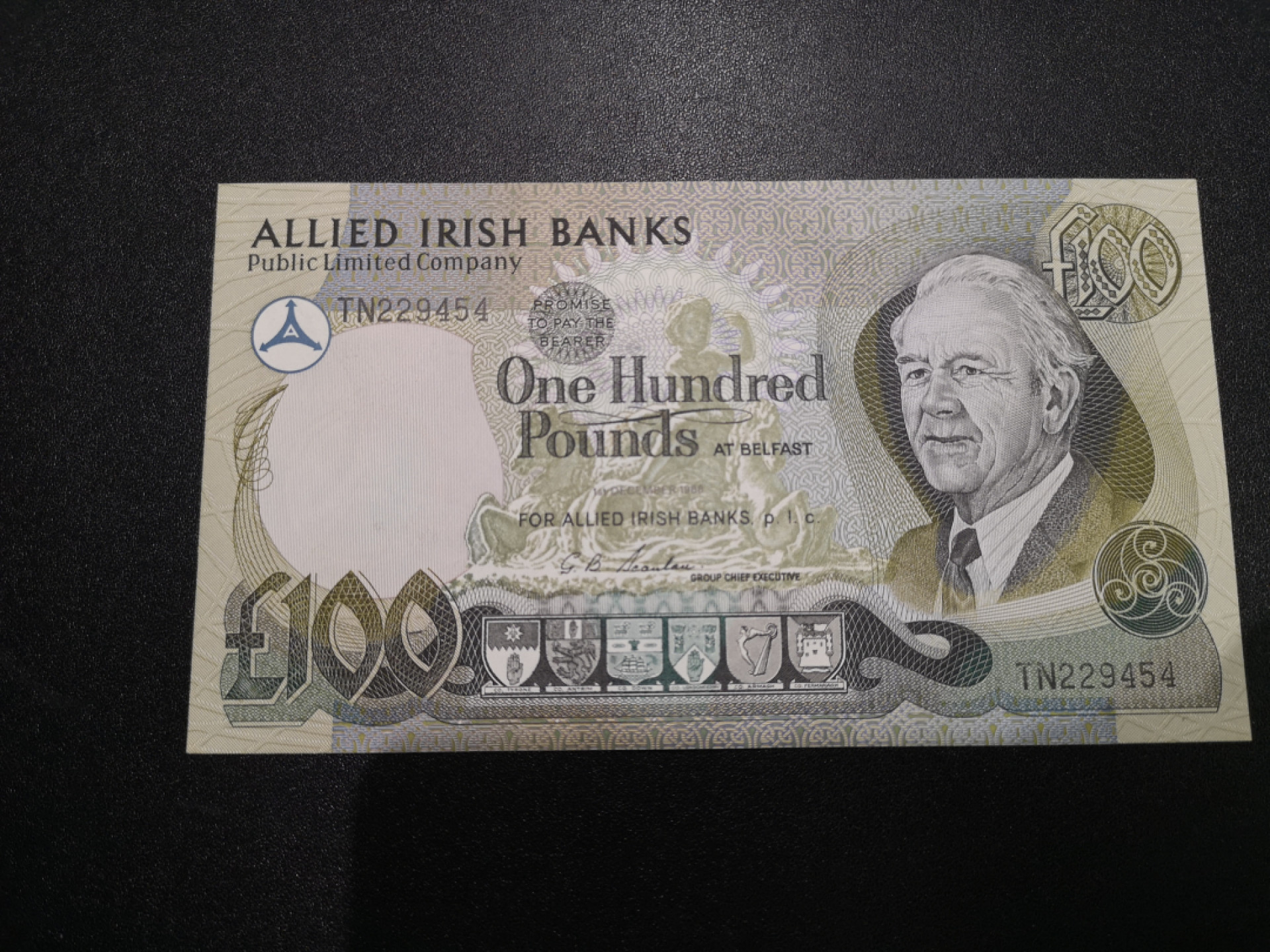 《外钞收藏家》第一百三十六期（本期100件） 1988年爱尔兰联合银行 100镑 全新UNC