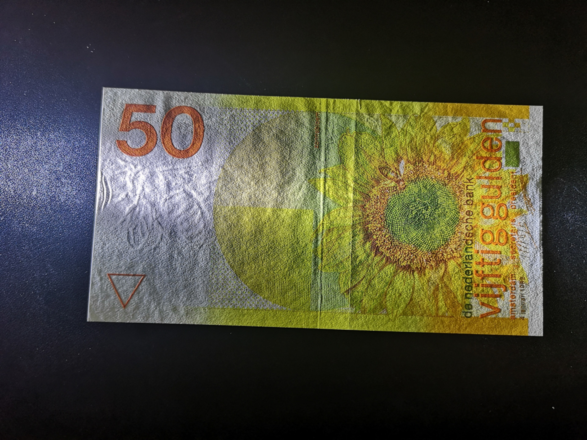 《外钞收藏家》第一百三十六期（本期100件） 1982年荷兰50盾 向日葵 VF品相 中间有一个小破口