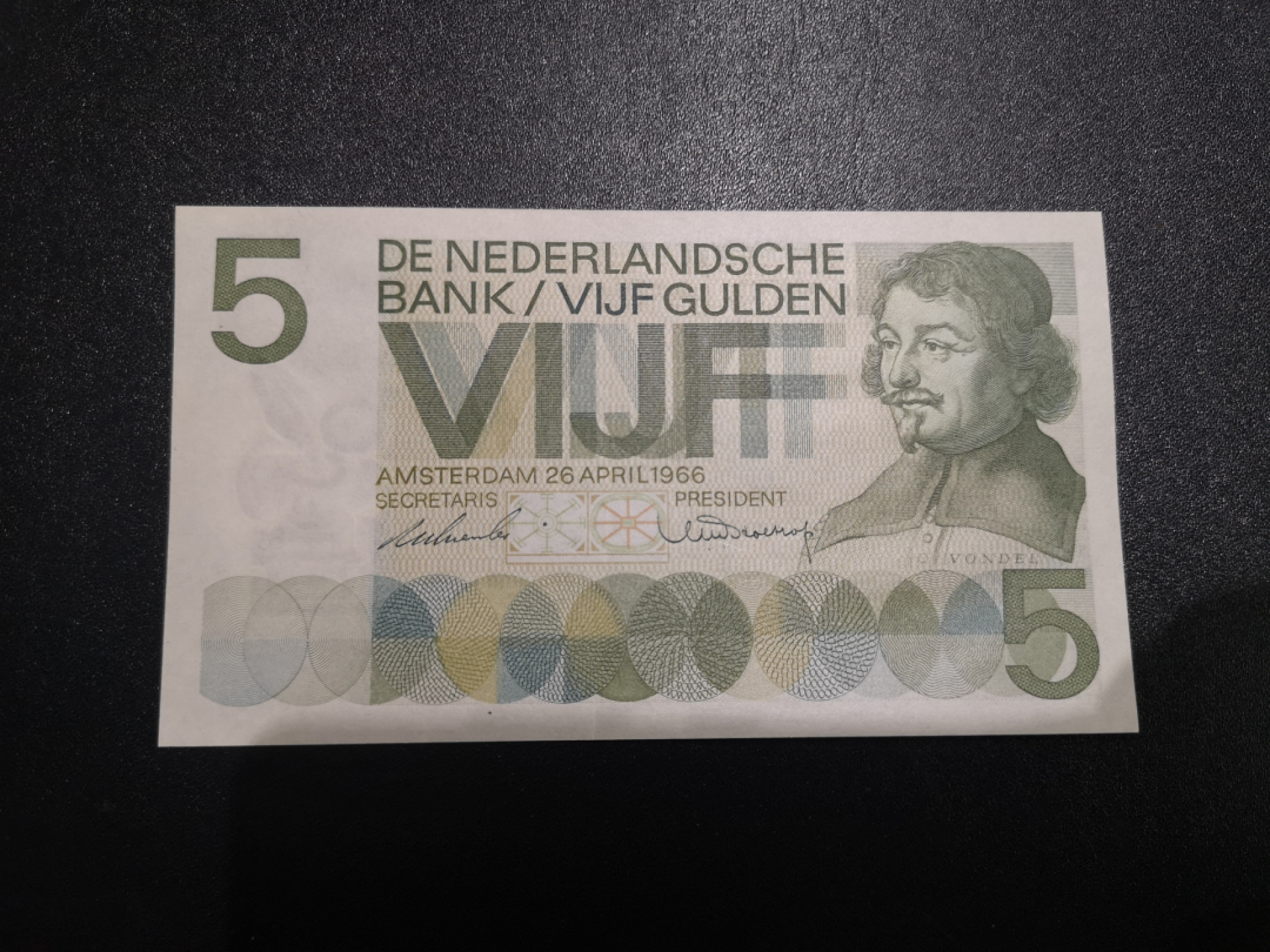 《外钞收藏家》第一百三十六期（本期100件） 1966年荷兰5盾 AU品相