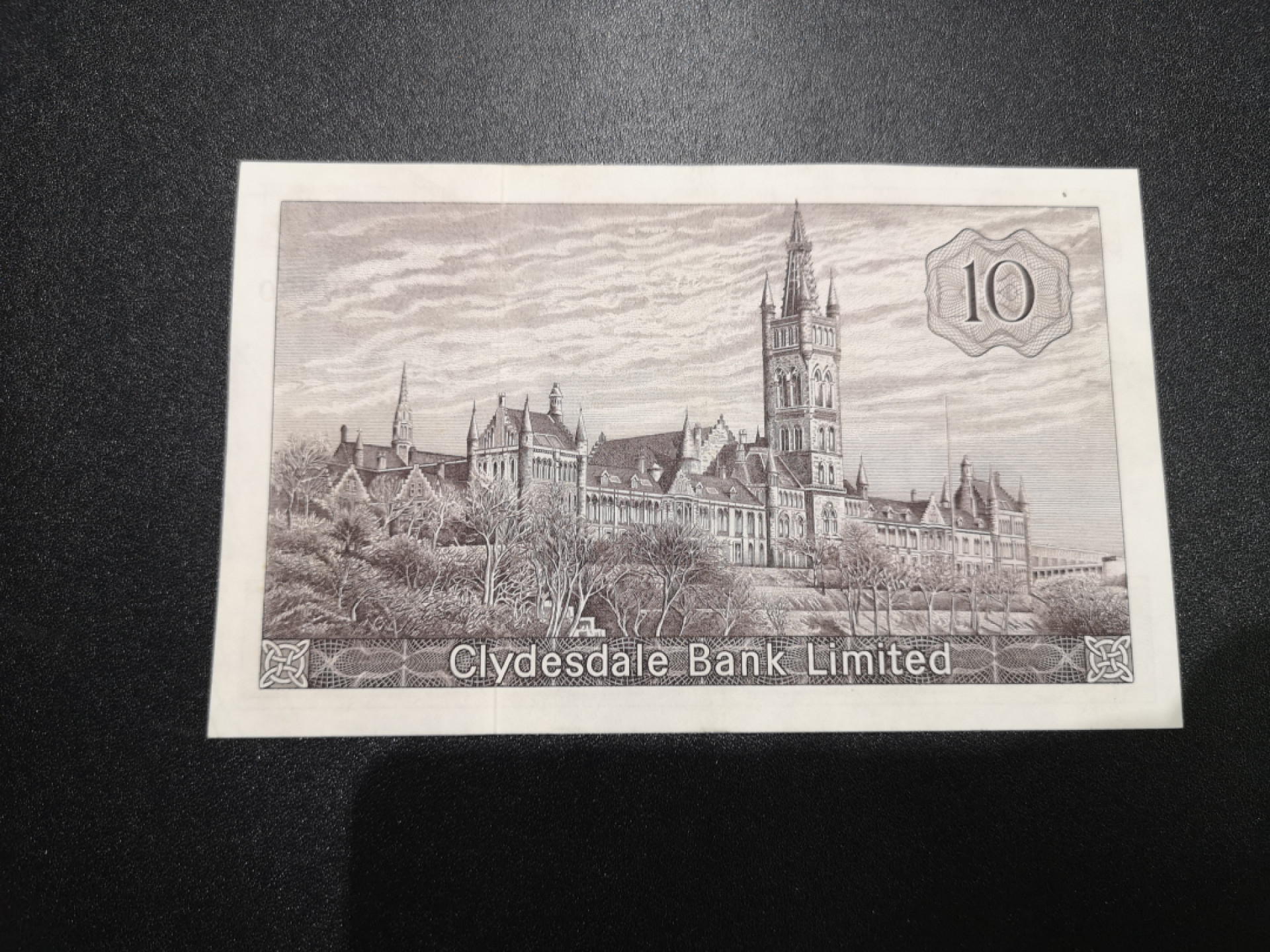 《外钞收藏家》第一百三十六期（本期100件） 1967年苏格兰克莱斯戴尔银行 10镑 近全新 边上有潮癍 整体不错 预估63-64无E分数 稀少品种