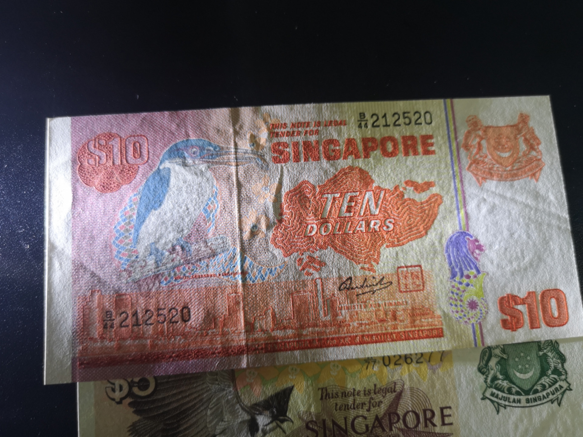 《外钞收藏家》第一百三十六期（本期100件） 新加坡鸟版10、5、1三张 10面额近全新 1和5是AU品相
