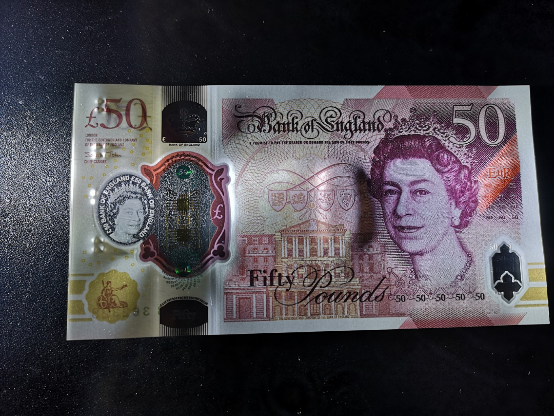 《外钞收藏家》第一百三十六期（本期100件） 2020年英国最新版塑料钞50镑 AA冠 无47 333豹子号