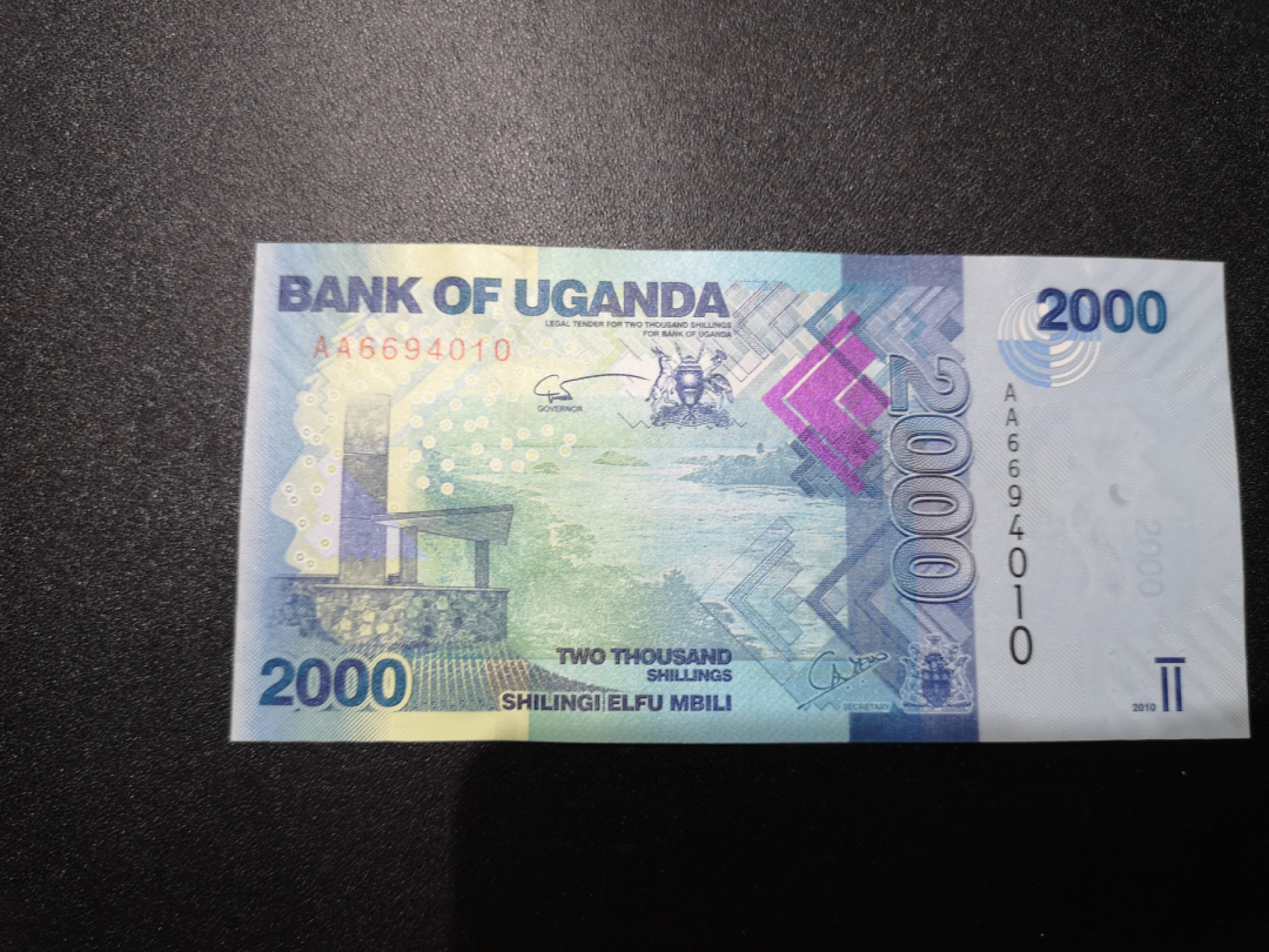 《外钞收藏家》第一百三十六期（本期100件） 泰国5面额和乌干达1000AA冠 全新UNC 