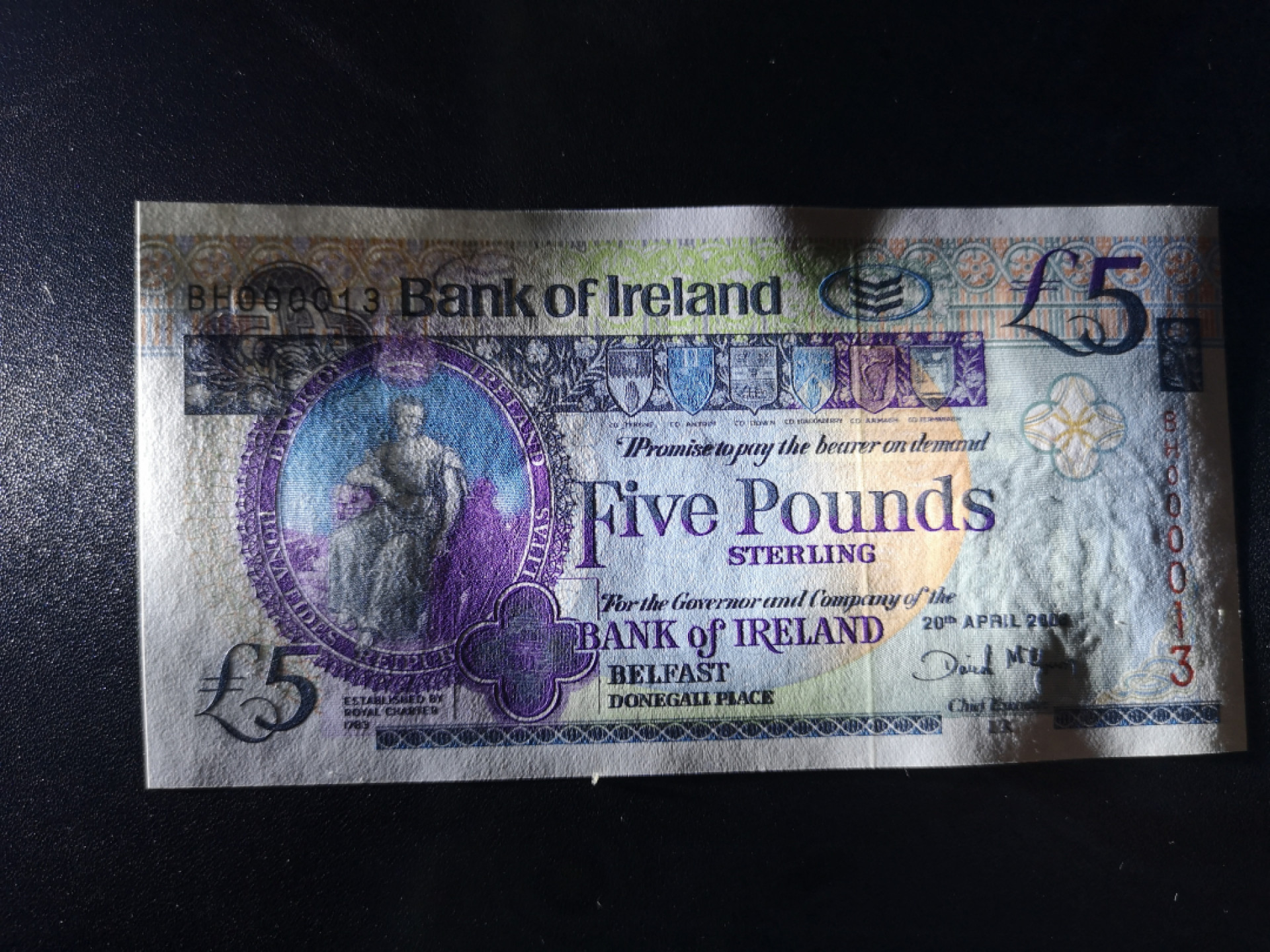 《外钞收藏家》第一百三十六期（本期100件） 2008年爱尔兰5镑 超小号 13号 全新UNC