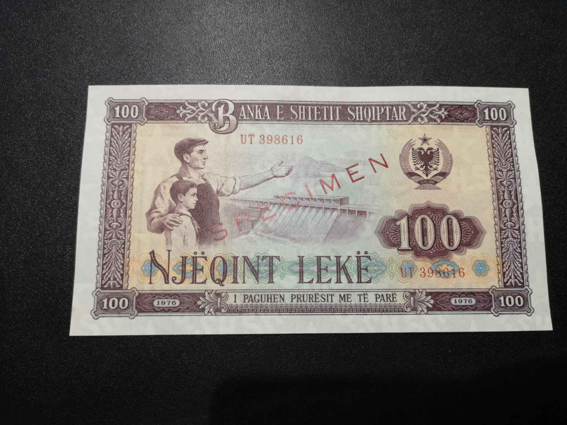 《外钞收藏家》第一百三十六期（本期100件） 1976年阿尔巴尼亚100、25两张面额 样钞 全新UNC  25面额角不绝