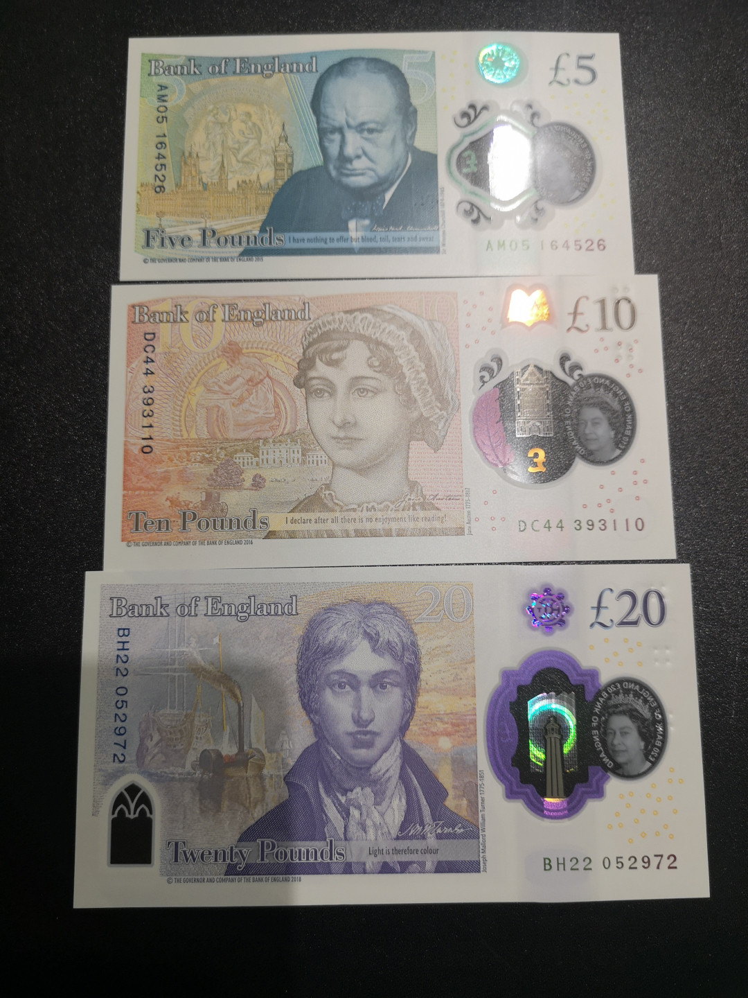 《外钞收藏家》第一百三十六期（本期100件） 英国最新版塑料钞5、10、20镑 三张一起 全新UNC