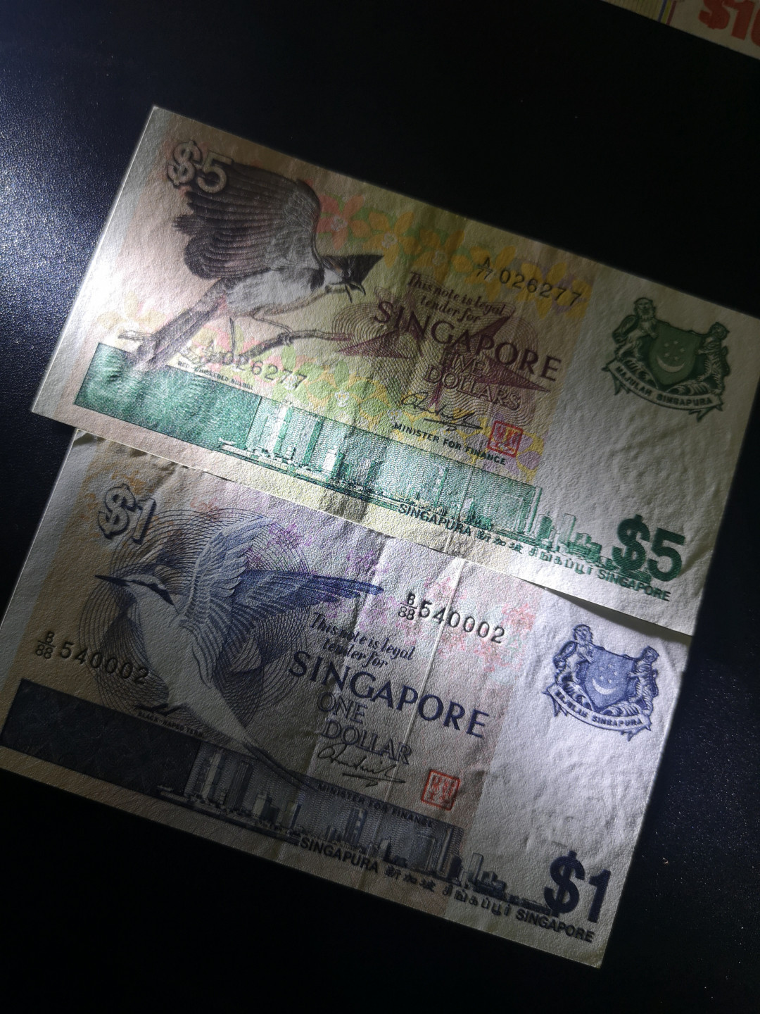 《外钞收藏家》第一百三十六期（本期100件） 新加坡鸟版10、5、1三张 10面额近全新 1和5是AU品相