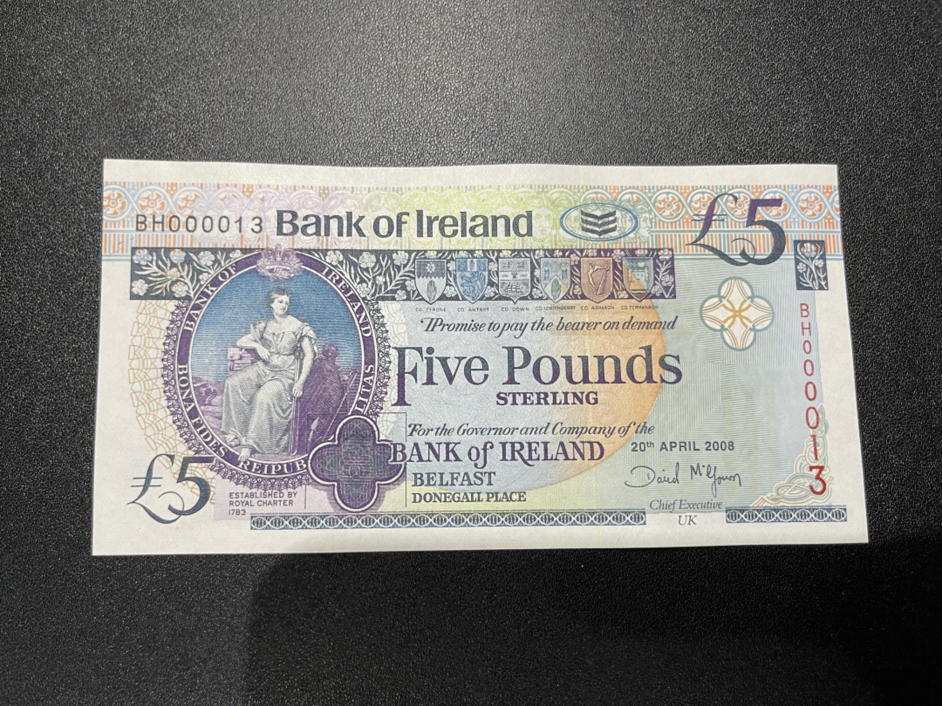 《外钞收藏家》第一百三十六期（本期100件） 2008年爱尔兰5镑 超小号 13号 全新UNC