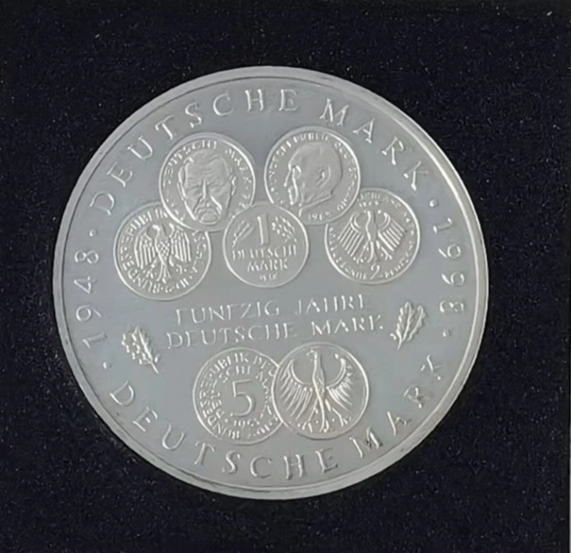 北京马甸外币专卖微拍第六十二期，金银币专场，陆续上新欢迎关注 1998年德国币中币10马克纪念精制银币，重15.5克，成色925