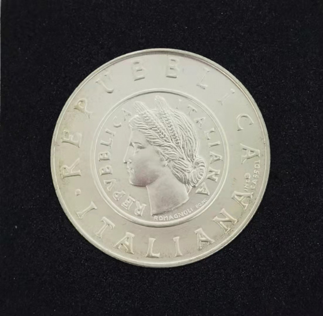 北京马甸外币专卖微拍第六十二期，金银币专场，陆续上新欢迎关注 2001年意大利1里拉纪念银币，重11克，成色835