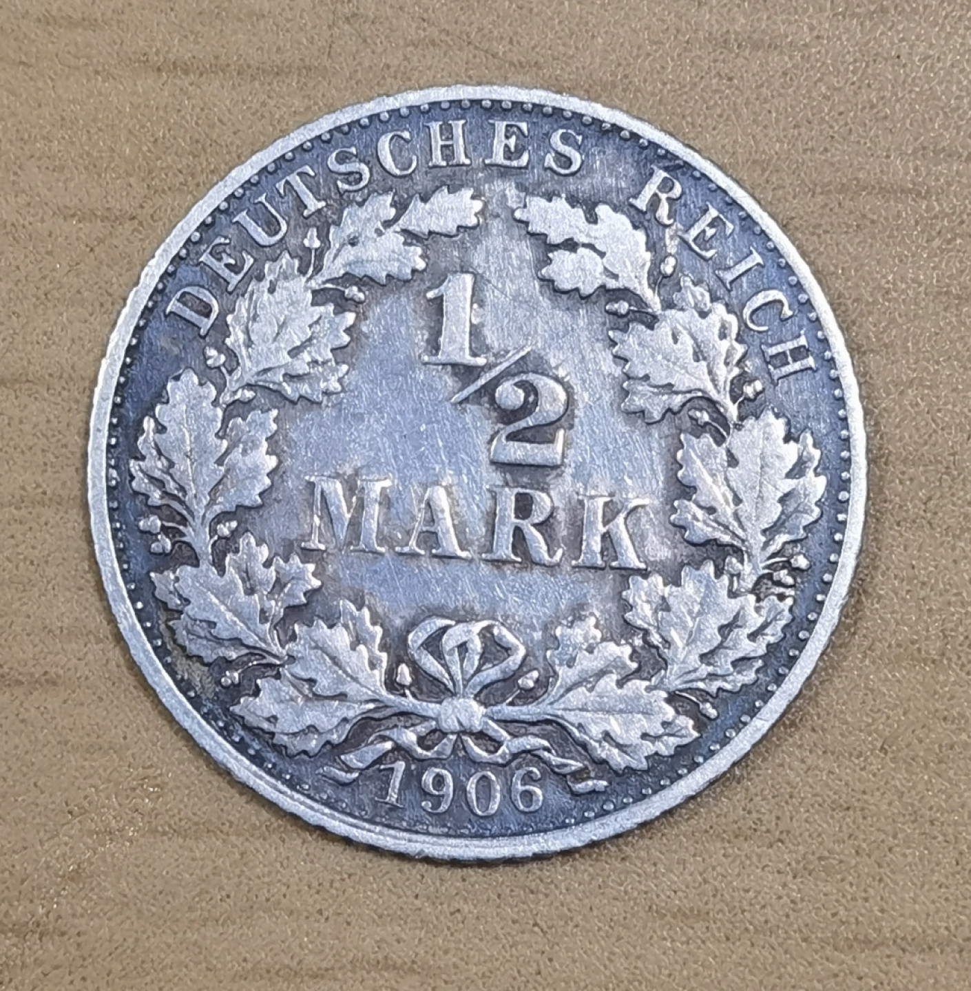北京马甸外币专卖微拍第六十二期，金银币专场，陆续上新欢迎关注  1906年德国D版1/2马克银币，重：2.77克，90银，品相如图 