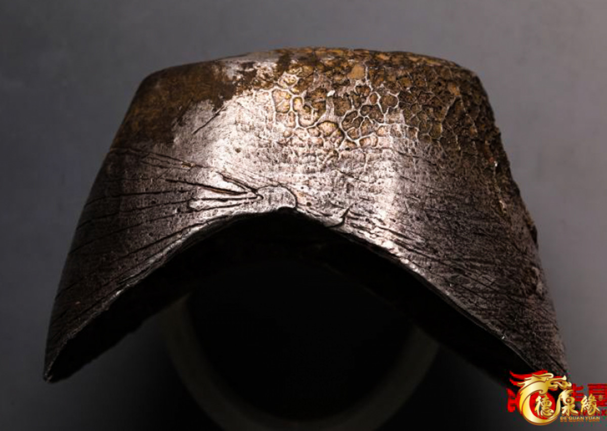 海南德泉缘2021秋季钱币拍卖会 清-祁县翟镜嘉庆年月银锭一枚   华夏评级 完全UNC 编号：988384 重量：1855g，包浆厚实老气，蜂窝明显