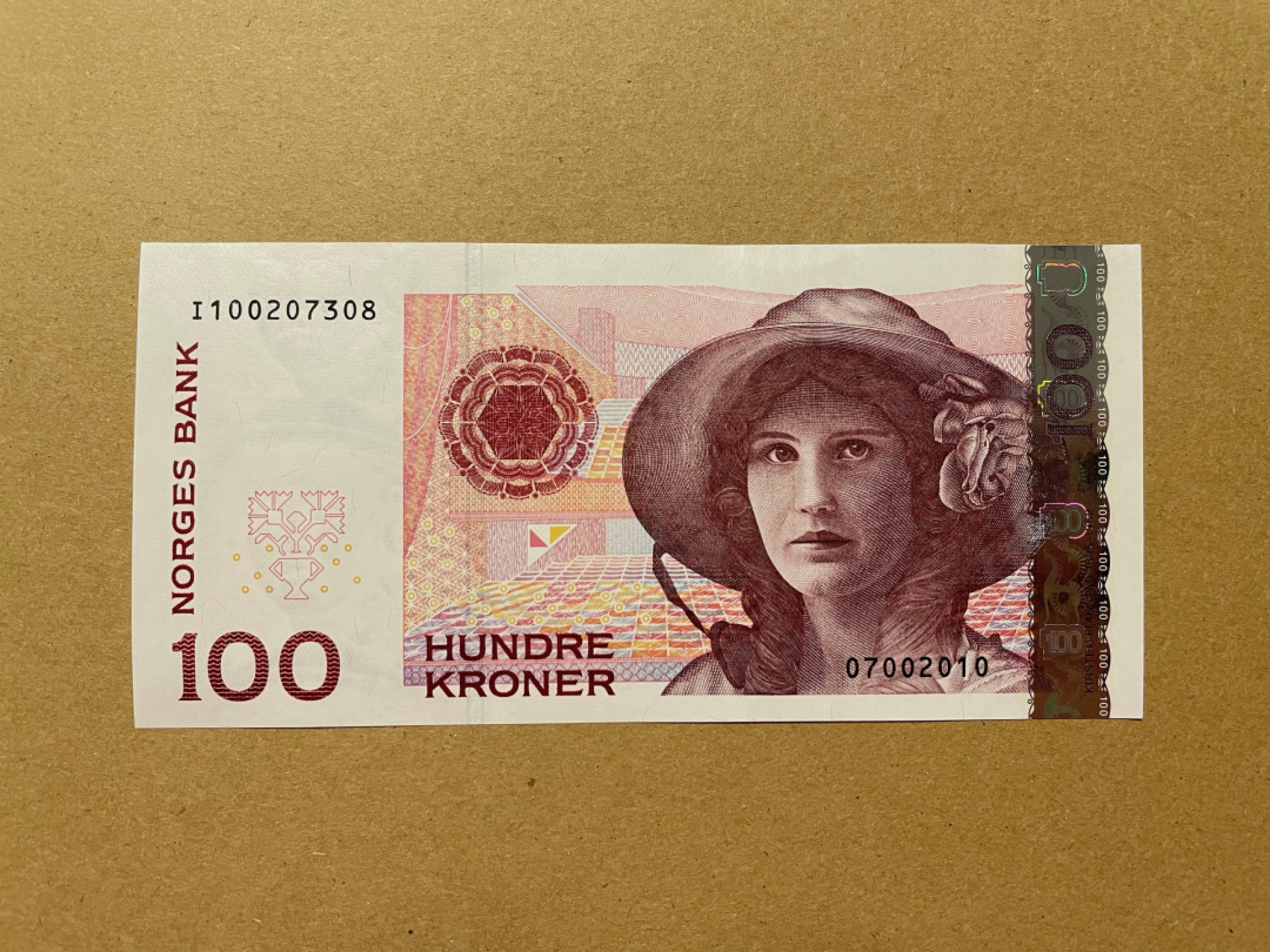 《张总收藏》39期—欧洲精品 挪威100克朗 UNC 2010年