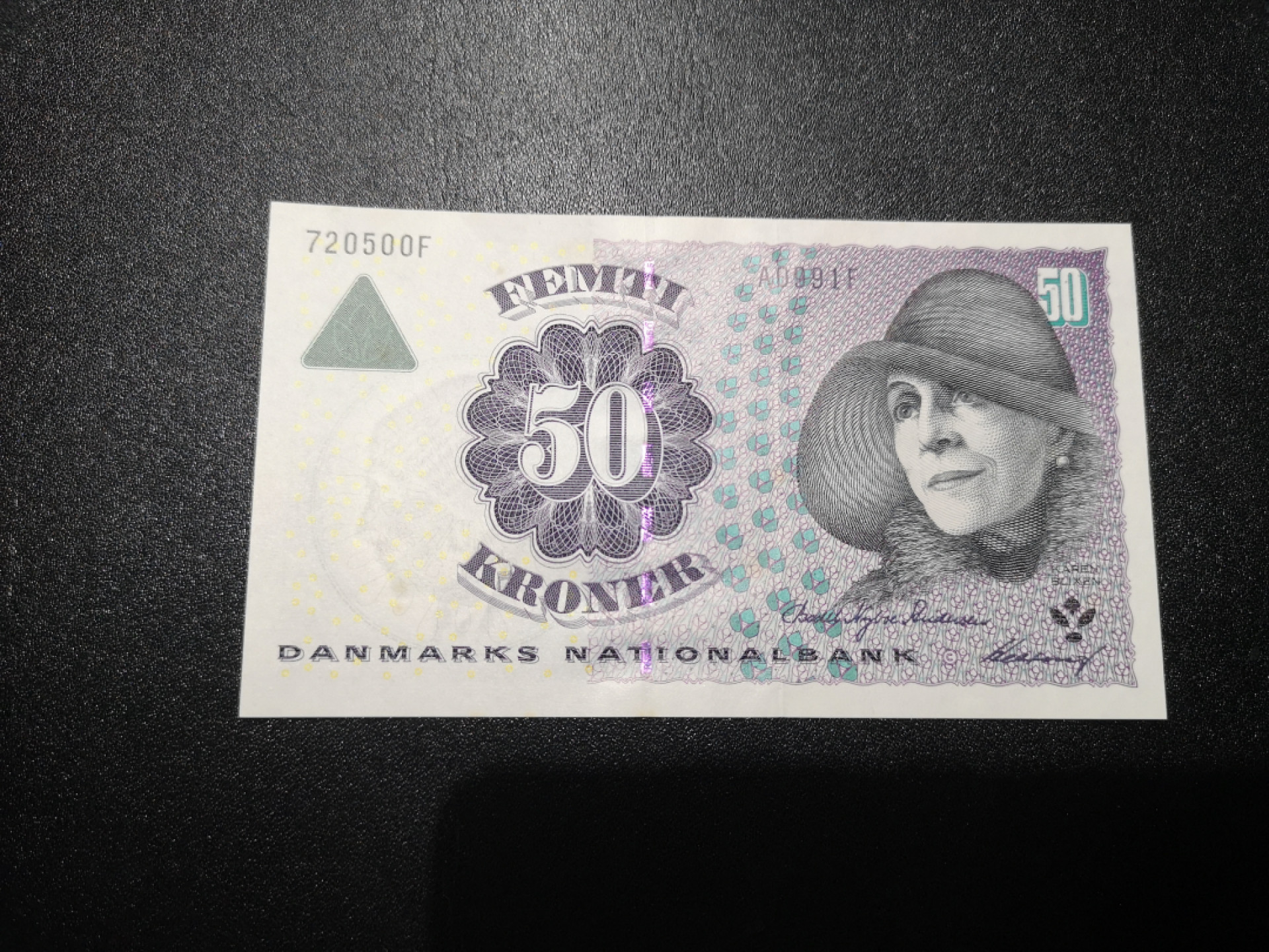 《外钞收藏家》第一百三十八期拍卖（本期91件） 丹麦浮雕版50克朗 近全新 有些潮癍