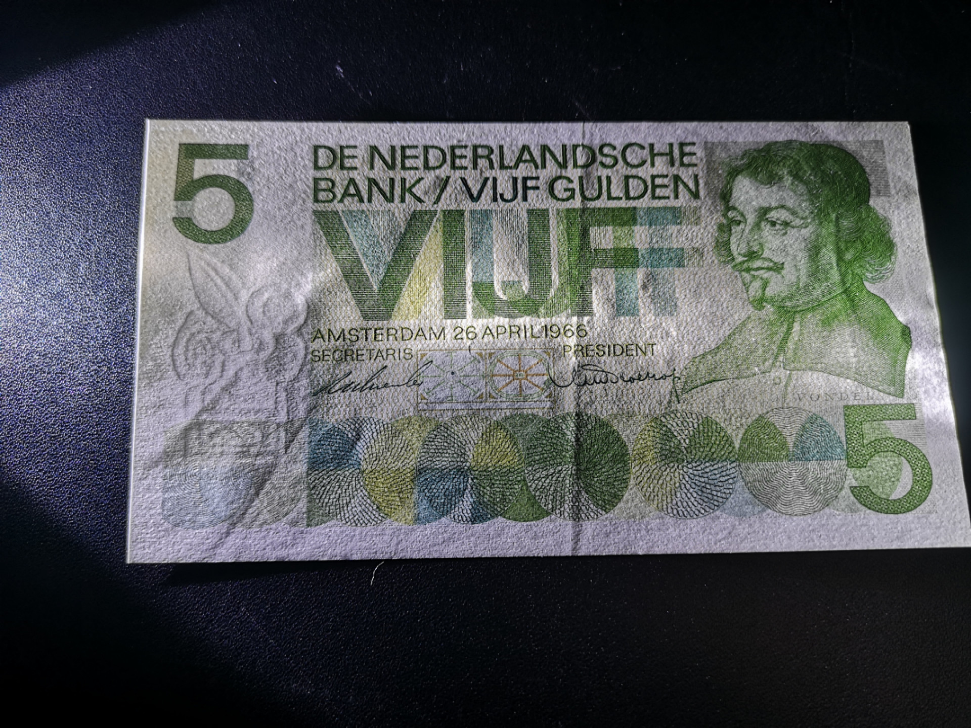 《外钞收藏家》第一百三十八期拍卖（本期91件） 1966年荷兰5盾两张一起 一张AU、一张VF品相