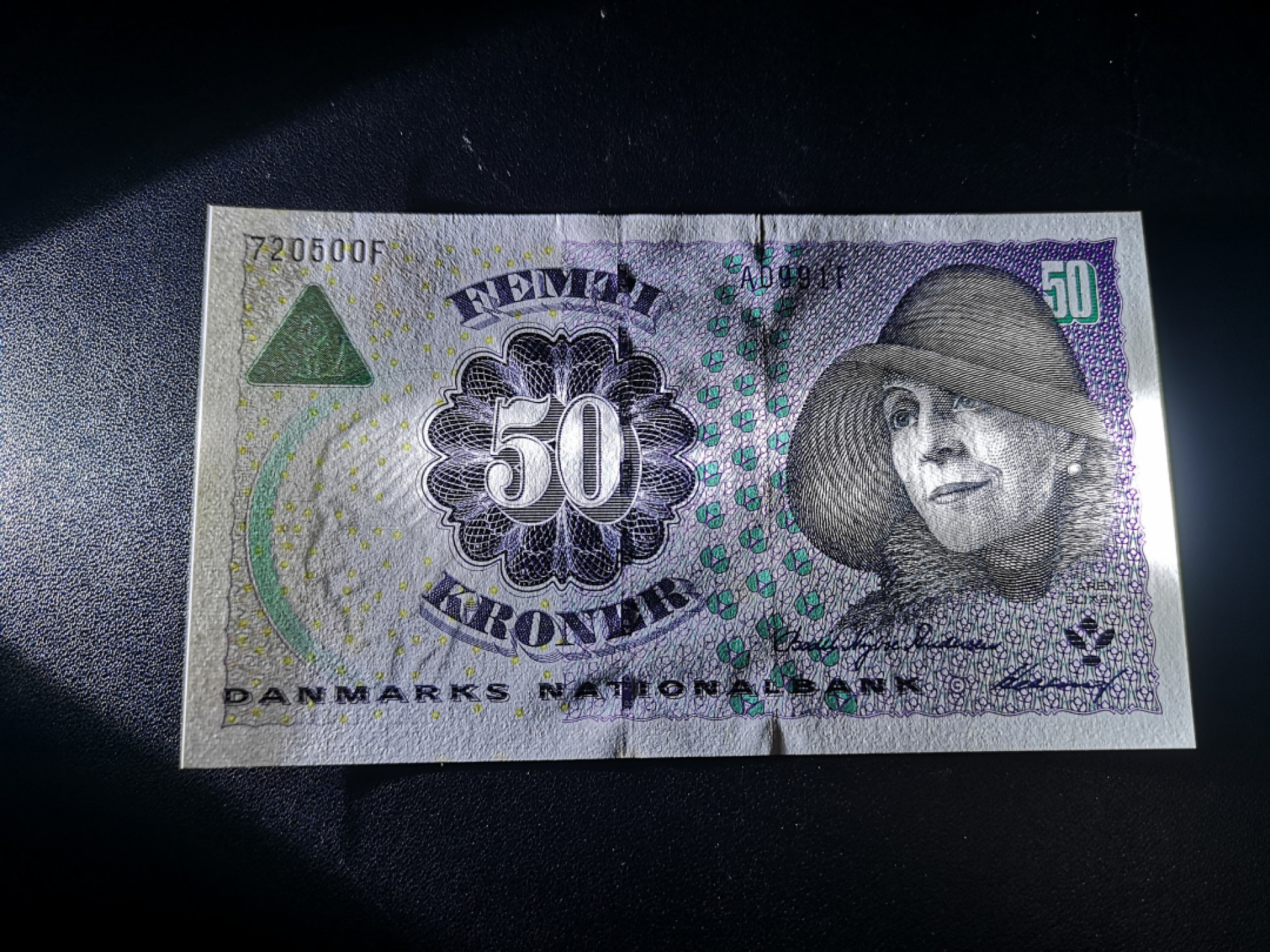 《外钞收藏家》第一百三十八期拍卖（本期91件） 丹麦浮雕版50克朗 近全新 有些潮癍