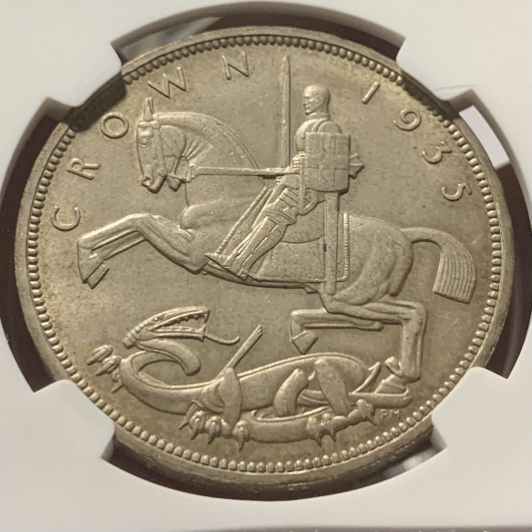 紫瑗钱币——第244期拍卖 英国 1935年 乔治五世 木马剑 1克朗 银币 NGC MS64