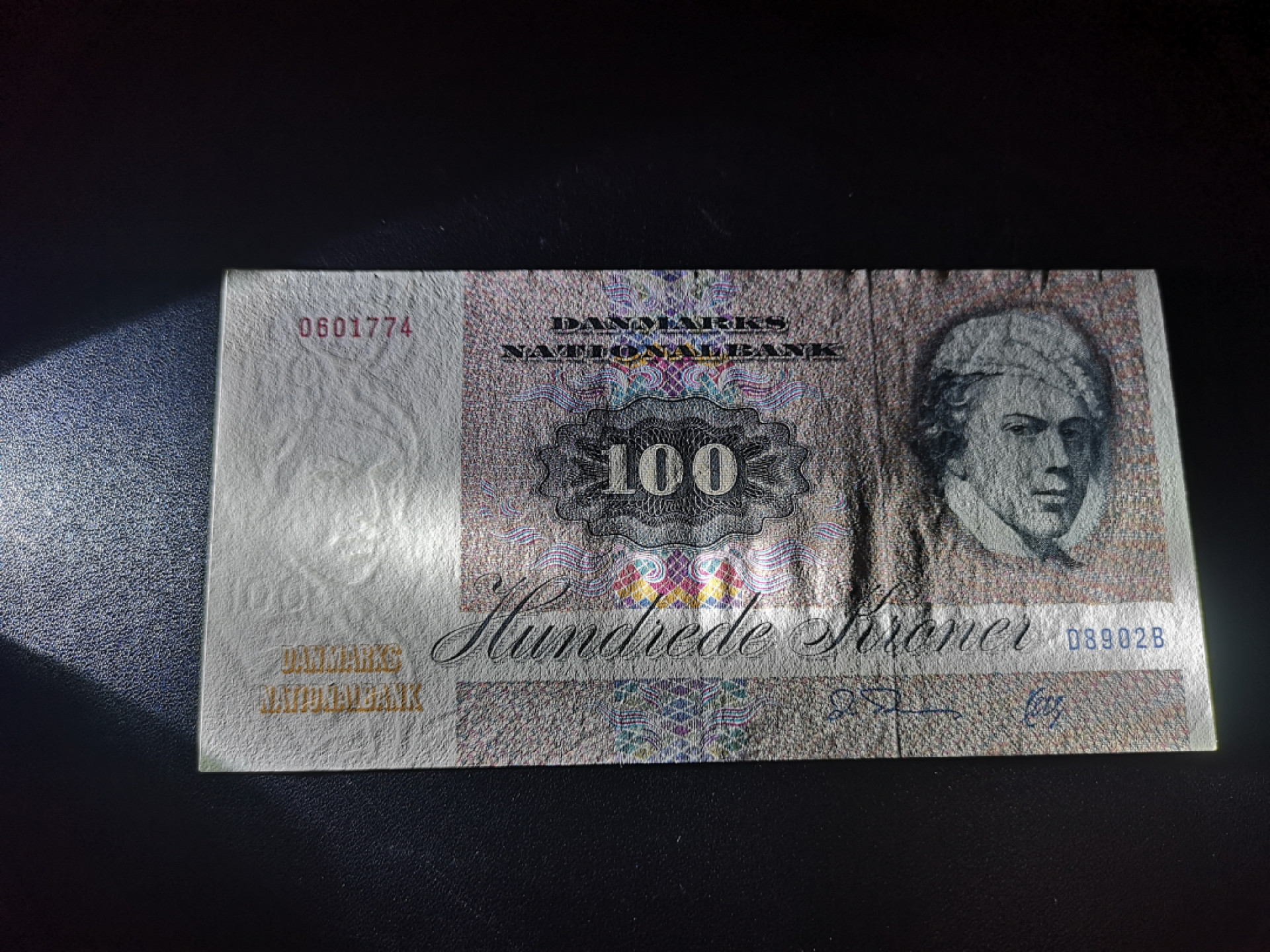 《外钞收藏家》第一百三十八期拍卖（本期91件） 丹麦动物版 100克朗 AU品相