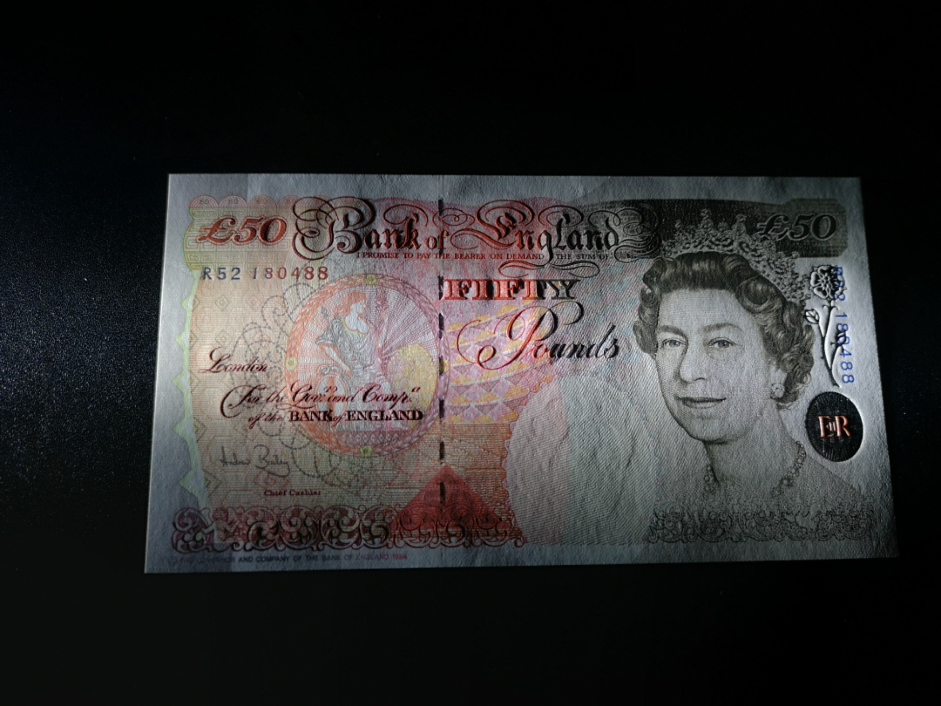 《外钞收藏家》第一百三十八期拍卖（本期91件） 1994年英国E序列50镑 全新 凹凸很强 可惜有星星点点潮癍