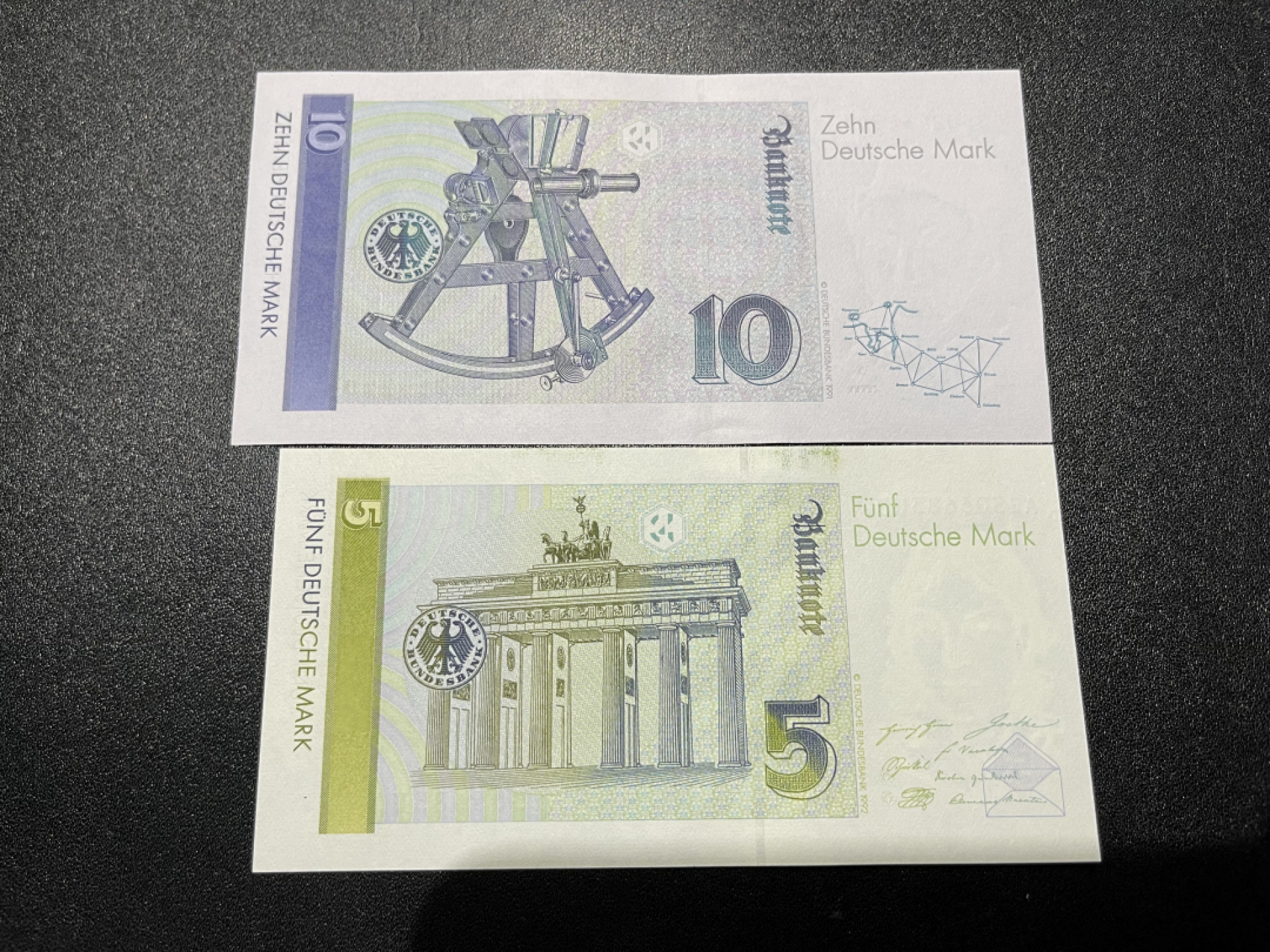 《外钞收藏家》第一百三十八期拍卖（本期91件） 德国末版10、5两张马克 一起 全新UNC