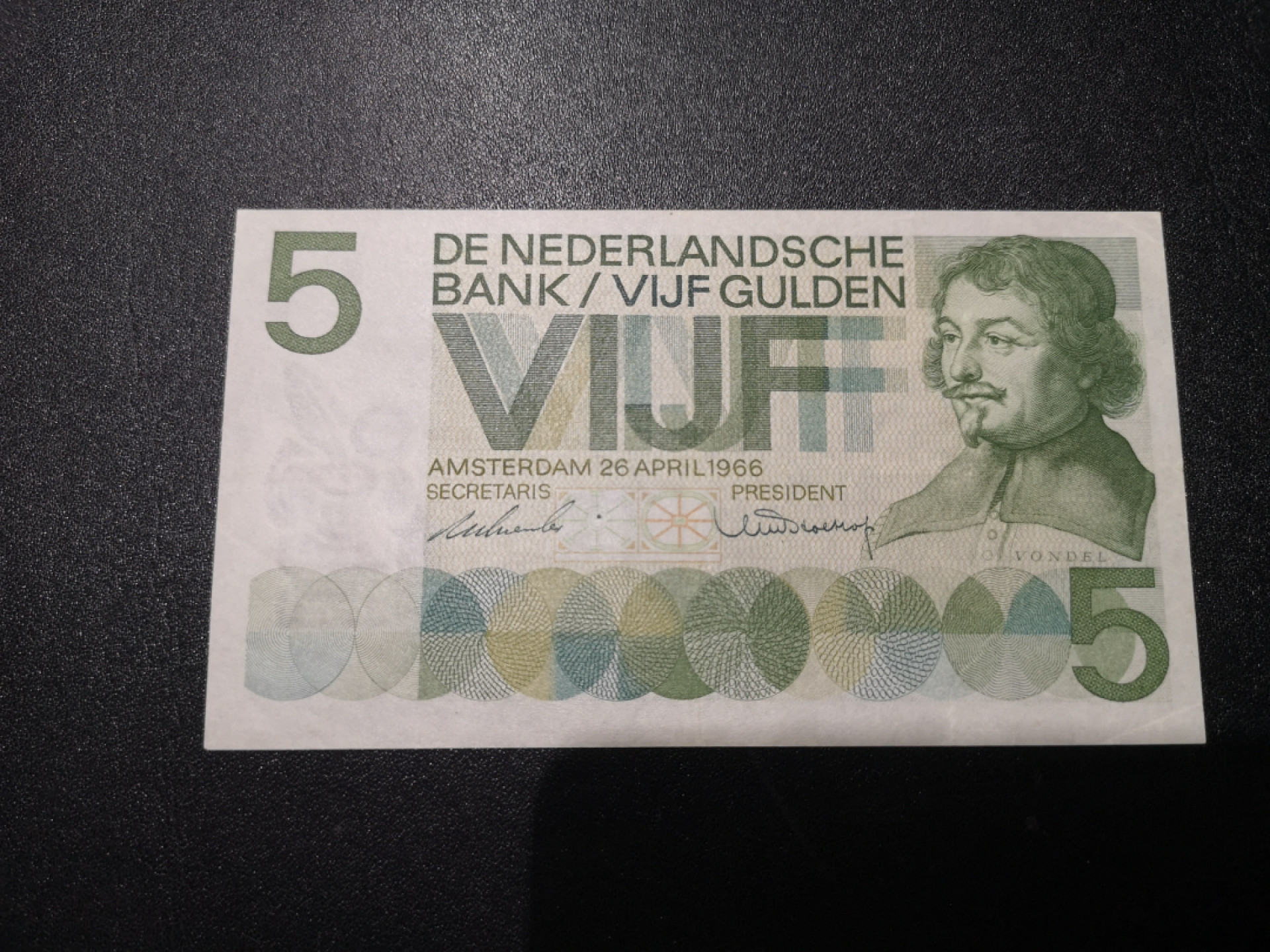 《外钞收藏家》第一百三十八期拍卖（本期91件） 1966年荷兰5盾两张一起 一张AU、一张VF品相