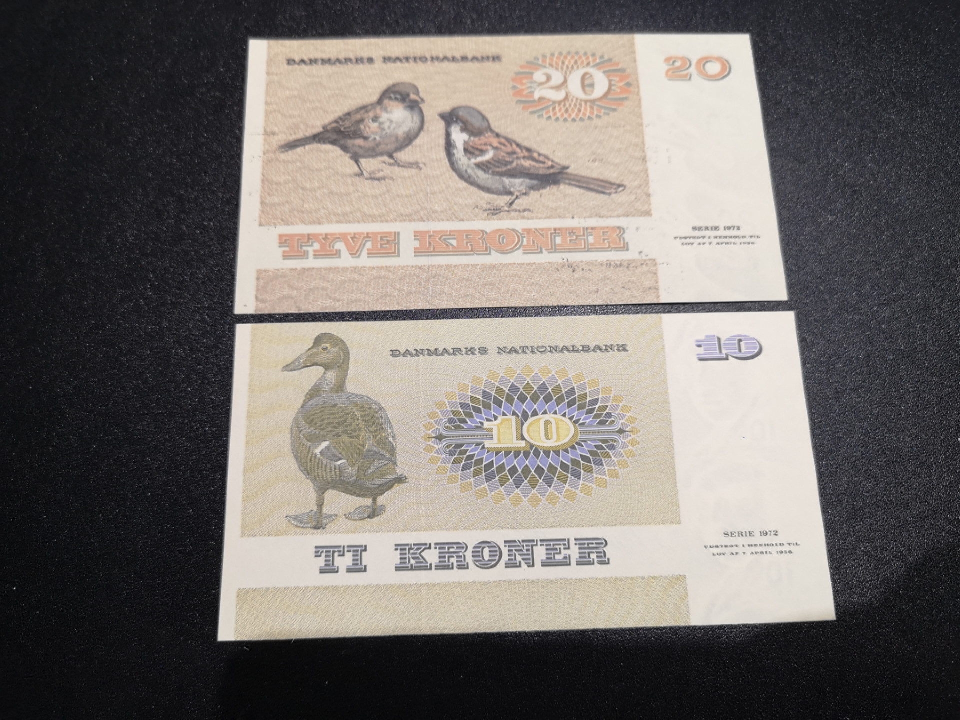 《外钞收藏家》第一百三十八期拍卖（本期91件） 丹麦动物版10、20克朗 全新UNC