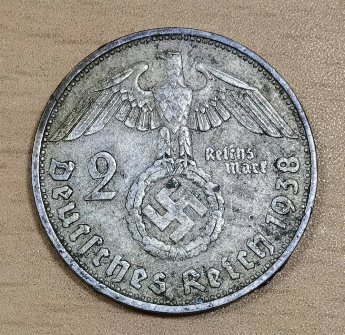 北京马甸外币专卖微拍第六十二期，金银币专场，陆续上新欢迎关注 1939年德国2马克银币，重量：8克，成色：625，品相如图，边缘有小磕碰 