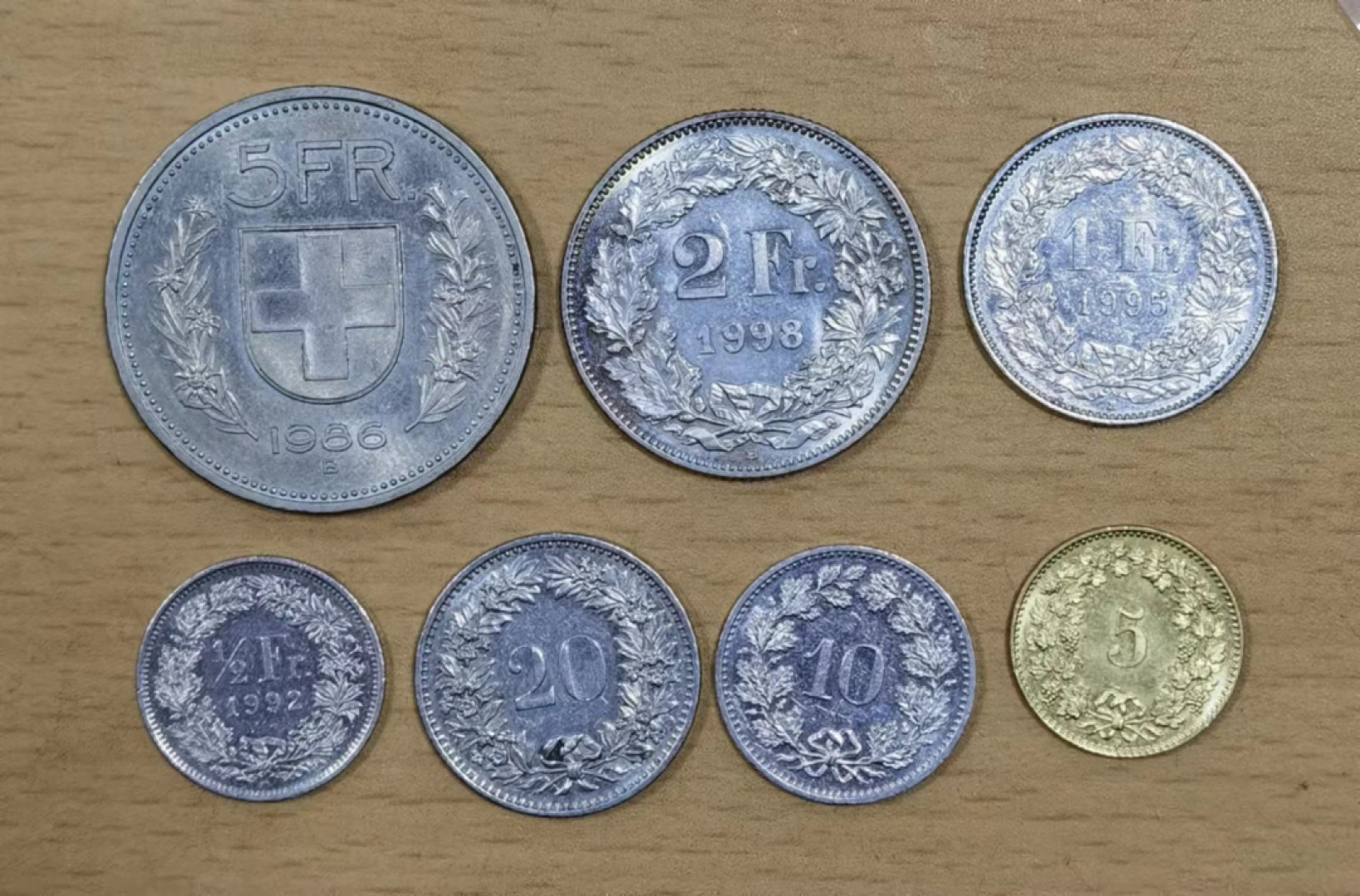 北京马甸外币专卖微拍第六十三期，非贵金属外国流通币，纪念币专场，陆续上新欢迎关注 瑞士