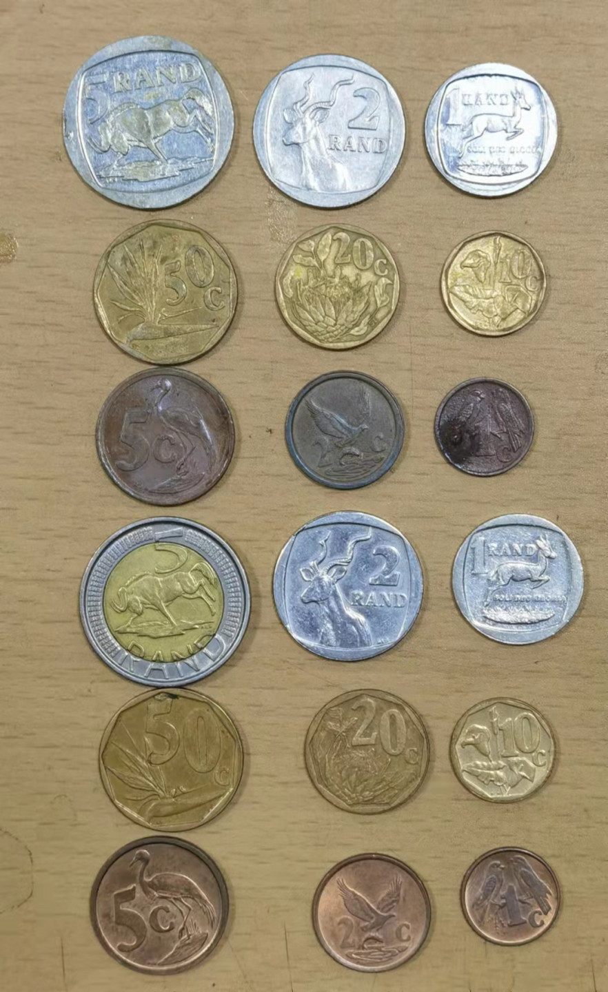 北京马甸外币专卖微拍第六十三期，非贵金属外国流通币，纪念币专场，陆续上新欢迎关注 南非两个版各一套