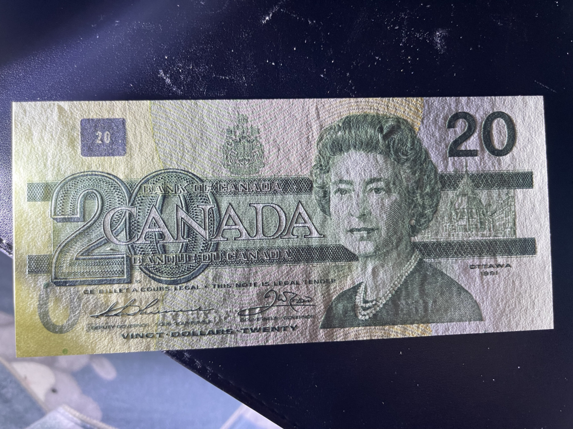 《外钞收藏家》第一百三十九期拍卖（本期84件） 1991年加拿大鸟版20 AU品相 有疑似中折