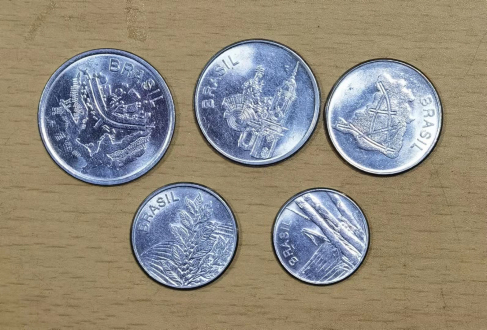 北京马甸外币专卖微拍第六十三期，非贵金属外国流通币，纪念币专场，陆续上新欢迎关注 巴西地图版