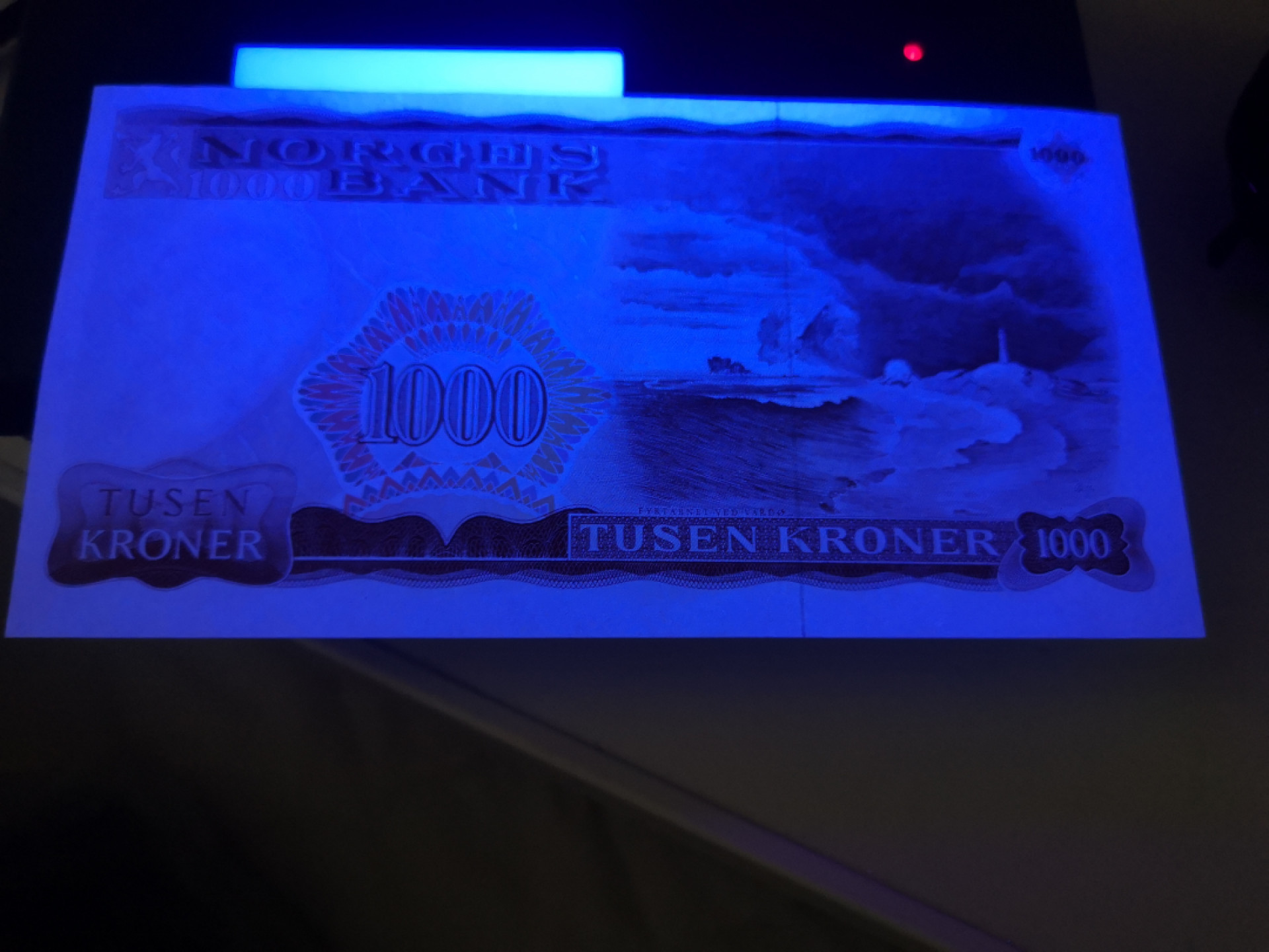 《外钞收藏家》第一百三十九期拍卖（本期84件） 1975年挪威1000克朗 易卜生 PMG64剪壳 荧光没问题（请注意壳子已剪）