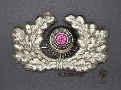 前进的履带10月份拍卖 - 德三帽徽