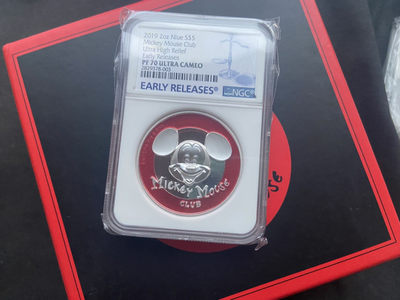 【币观天下】第167期钱币拍卖 - 2019纽埃米奇2oz彩色银币～蓝标ngc70～