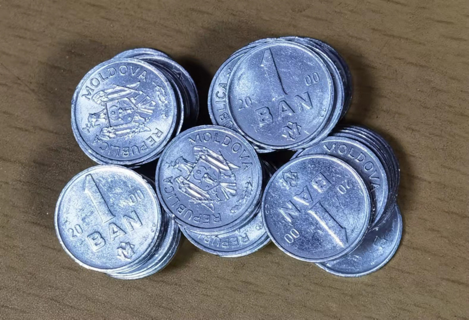 北京马甸外币专卖微拍第六十三期，非贵金属外国流通币，纪念币专场，陆续上新欢迎关注 摩尔多瓦1分50枚