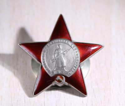 大猫徽章拍卖第172期 - 红星勋章 自然佩戴痕迹