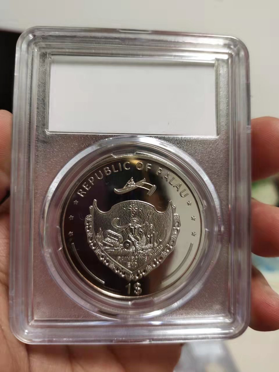 古币、纪念币、纸币 2011年帕劳彩色海洋生物纪念币-小丑鱼，直径38.6MM，克朗型纪念币