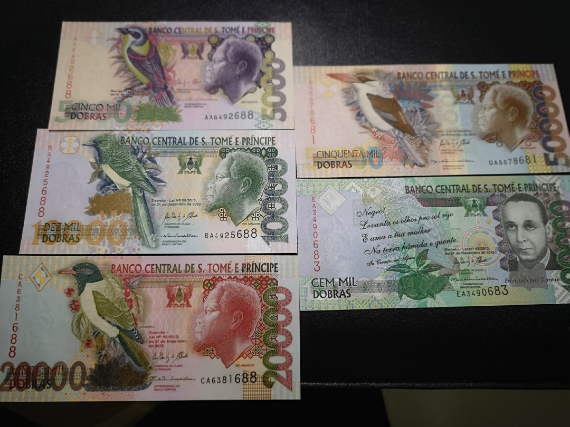 《外钞收藏家》第一百四十一期拍卖（本期81件） 圣多美和普林西比 5张一起 全新UNC