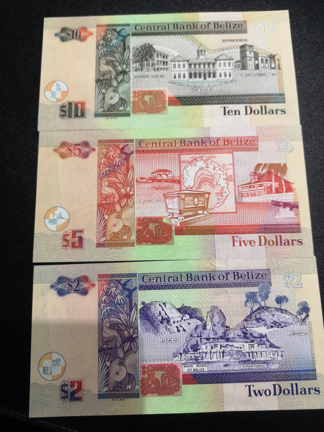 《外钞收藏家》第一百四十一期拍卖（本期81件） 伯利兹10、5、2 三张 一起 全新UNC